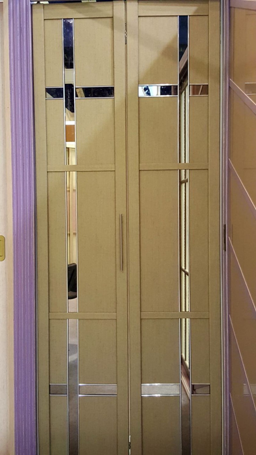 Двери гармошка шпонированные с зеркальным декором Тихорецк