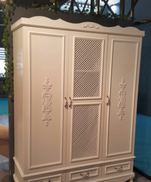 Распашные двери с декоративными накладками Тихорецк